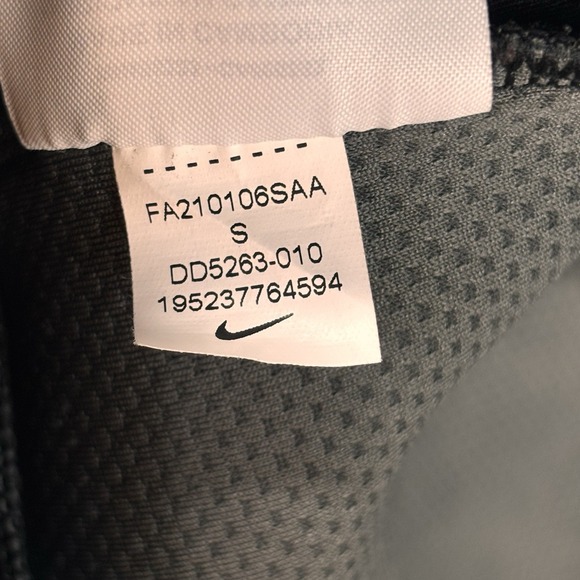 NIKE Dri-FIT Sweatshirt Womens Small Running Reflect Pullover Black DD5263 - Picture 14 of 14